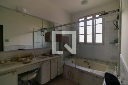 Casa à venda com 530m², 4 quartos e 4 vagas Casa à venda com 530m², 4 quartos e 4 vagasBanheiro Suíte 4