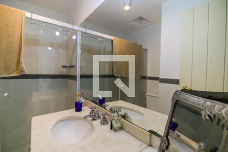 Casa à venda com 530m², 4 quartos e 4 vagas Casa à venda com 530m², 4 quartos e 4 vagasBanheiro Suíte 2