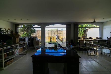 Casa à venda com 530m², 4 quartos e 4 vagas Casa à venda com 530m², 4 quartos e 4 vagasCapela