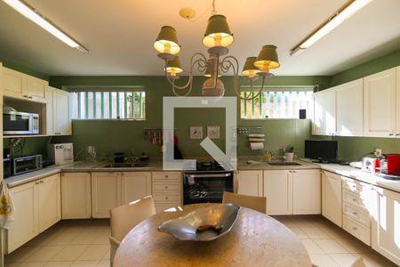 Casa à venda com 530m², 4 quartos e 4 vagas Casa à venda com 530m², 4 quartos e 4 vagasCozinha