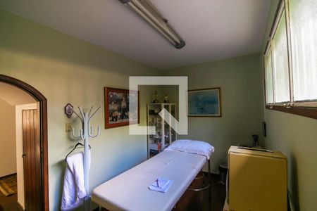 Casa à venda com 530m², 4 quartos e 4 vagas Casa à venda com 530m², 4 quartos e 4 vagasQuarto de Serviço