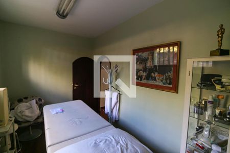 Casa à venda com 530m², 4 quartos e 4 vagas Casa à venda com 530m², 4 quartos e 4 vagasQuarto de Serviço