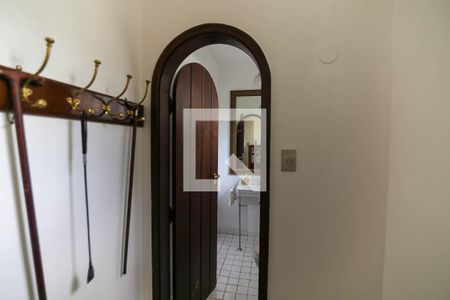 Casa à venda com 530m², 4 quartos e 4 vagas Casa à venda com 530m², 4 quartos e 4 vagasCorredor