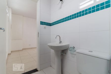 Banheiro de casa de condomínio para alugar com 1 quarto, 53m² em Vila Regente Feijó, São Paulo