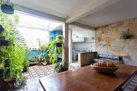 Casa à venda com 177m², 3 quartos e 2 vagas Casa à venda com 177m², 3 quartos e 2 vagasQuintal