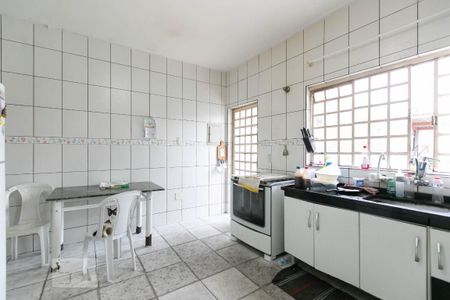 Casa à venda com 249m², 4 quartos e 6 vagas Casa à venda com 249m², 4 quartos e 6 vagasCozinha 1