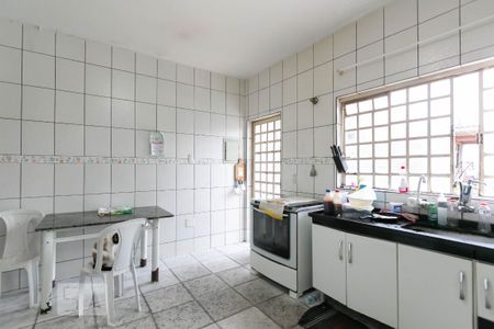 Casa à venda com 249m², 4 quartos e 6 vagas Casa à venda com 249m², 4 quartos e 6 vagasCozinha 1