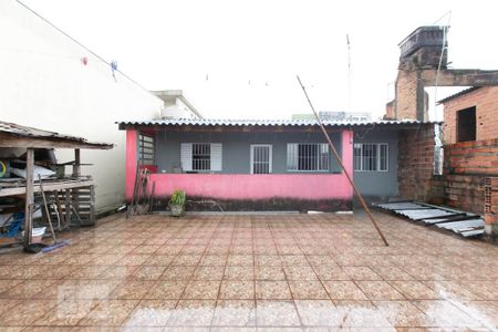 Casa à venda com 249m², 4 quartos e 6 vagas Casa à venda com 249m², 4 quartos e 6 vagasQuintal