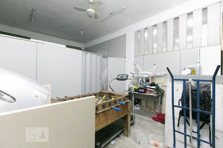 Casa à venda com 249m², 4 quartos e 6 vagas Casa à venda com 249m², 4 quartos e 6 vagasEscritorio