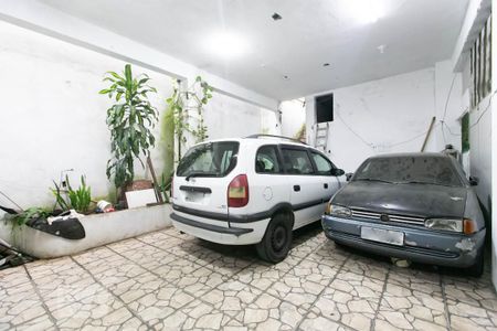 Casa à venda com 249m², 4 quartos e 6 vagas Casa à venda com 249m², 4 quartos e 6 vagasGaragem