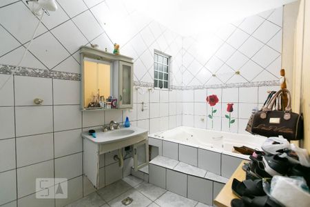 Casa à venda com 249m², 4 quartos e 6 vagas Casa à venda com 249m², 4 quartos e 6 vagasBanheiro da Suite