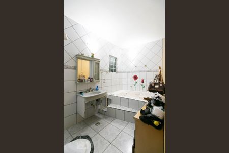 Casa à venda com 249m², 4 quartos e 6 vagas Casa à venda com 249m², 4 quartos e 6 vagasBanheiro da Suite