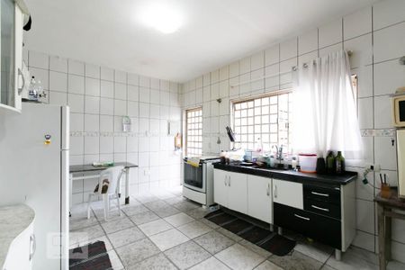 Casa à venda com 249m², 4 quartos e 6 vagas Casa à venda com 249m², 4 quartos e 6 vagasCozinha 1