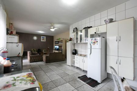 Casa à venda com 249m², 4 quartos e 6 vagas Casa à venda com 249m², 4 quartos e 6 vagasCozinha 1