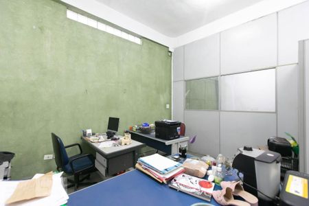 Casa à venda com 249m², 4 quartos e 6 vagas Casa à venda com 249m², 4 quartos e 6 vagasEscritorio