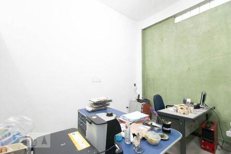 Casa à venda com 249m², 4 quartos e 6 vagas Casa à venda com 249m², 4 quartos e 6 vagasEscritorio