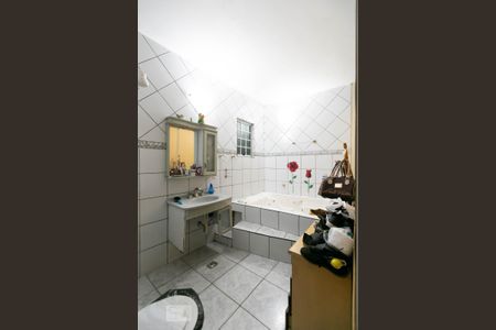 Casa à venda com 249m², 4 quartos e 6 vagas Casa à venda com 249m², 4 quartos e 6 vagasBanheiro da Suite