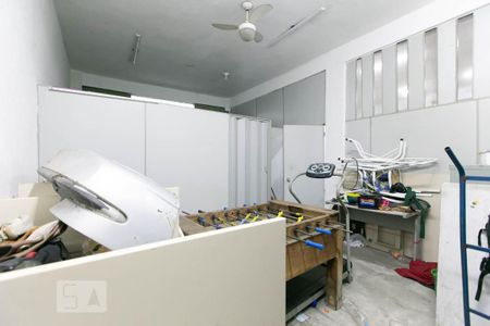 Casa à venda com 249m², 4 quartos e 6 vagas Casa à venda com 249m², 4 quartos e 6 vagasEscritorio