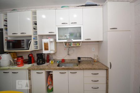 Apartamento à venda com 76m², 2 quartos e 1 vagaCozinha - Armários
