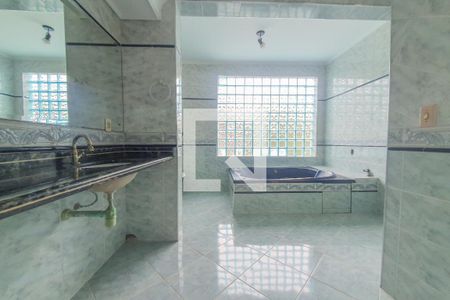 Apartamento para alugar com 158m², 2 quartos e 1 vaga Apartamento para alugar com 158m², 2 quartos e 1 vagaBanheiro da Suíte 1