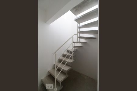 Apartamento à venda com 210m², 2 quartos e 2 vagasEscada