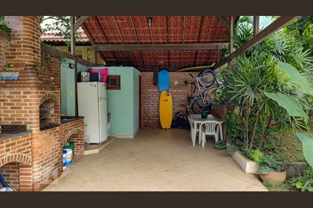 Casa à venda com 190m², 3 quartos e 5 vagas Casa à venda com 190m², 3 quartos e 5 vagasÁrea comum - Churrasqueira