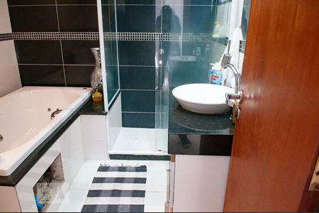 Casa à venda com 190m², 3 quartos e 5 vagas Casa à venda com 190m², 3 quartos e 5 vagasBanheiro da Suíte