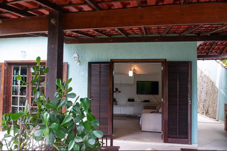 Casa à venda com 190m², 3 quartos e 5 vagas Casa à venda com 190m², 3 quartos e 5 vagasEntrada