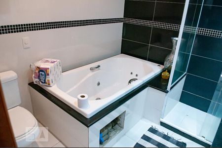 Casa à venda com 190m², 3 quartos e 5 vagas Casa à venda com 190m², 3 quartos e 5 vagasBanheiro da Suíte