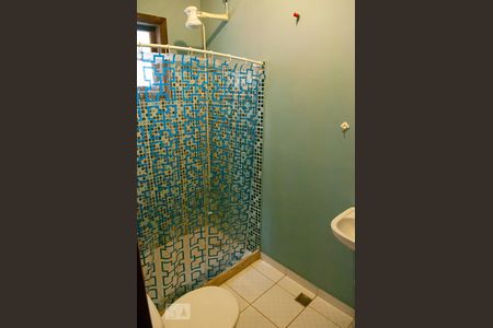 Casa à venda com 190m², 3 quartos e 5 vagas Casa à venda com 190m², 3 quartos e 5 vagasBanheiro da Suíte 2