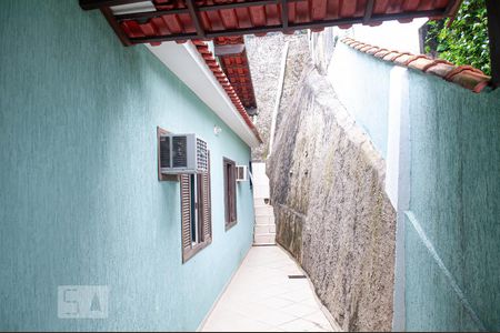 Casa à venda com 190m², 3 quartos e 5 vagas Casa à venda com 190m², 3 quartos e 5 vagasCorredor