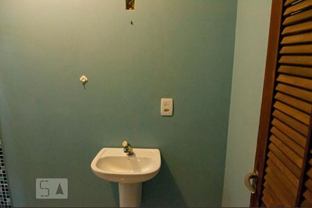 Casa à venda com 190m², 3 quartos e 5 vagas Casa à venda com 190m², 3 quartos e 5 vagasBanheiro da Suíte 2