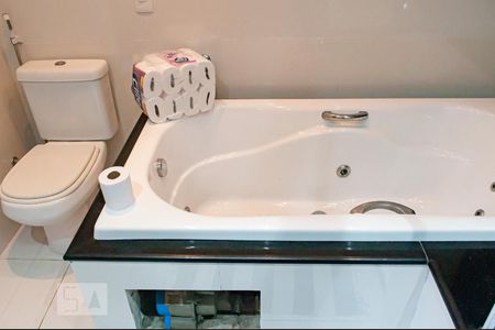 Casa à venda com 190m², 3 quartos e 5 vagas Casa à venda com 190m², 3 quartos e 5 vagasBanheiro da Suíte