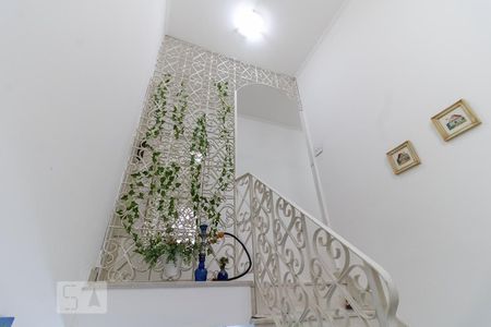 Escada de casa para alugar com 3 quartos, 140m² em Bosque da Saúde, São Paulo