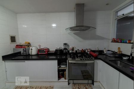 Casa à venda com 238m², 5 quartos e 3 vagas Casa à venda com 238m², 5 quartos e 3 vagasCozinha