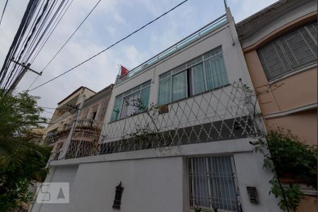 Casa à venda com 238m², 5 quartos e 3 vagas Casa à venda com 238m², 5 quartos e 3 vagasFachada