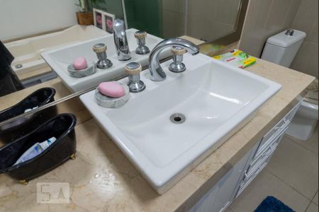 Casa à venda com 238m², 5 quartos e 3 vagas Casa à venda com 238m², 5 quartos e 3 vagasBanheiro 2