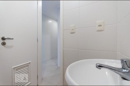 Apartamento para alugar com 204m², 4 quartos e 3 vagas Apartamento para alugar com 204m², 4 quartos e 3 vagasBanheiro de serviço