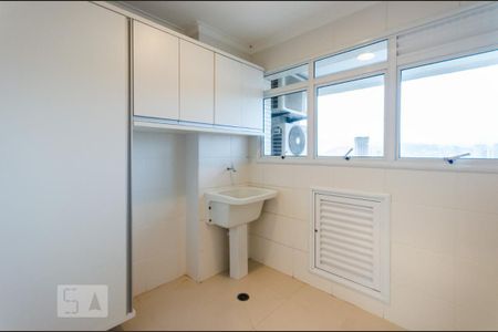 Apartamento para alugar com 204m², 4 quartos e 3 vagas Apartamento para alugar com 204m², 4 quartos e 3 vagasÁrea de Serviço