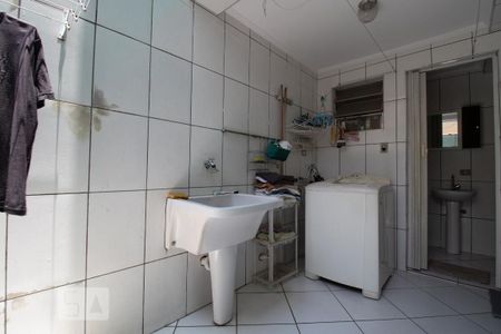 Casa à venda com 176m², 3 quartos e 3 vagas Casa à venda com 176m², 3 quartos e 3 vagasLavanderia