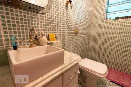 Casa à venda com 176m², 3 quartos e 3 vagas Casa à venda com 176m², 3 quartos e 3 vagasDetalhe Lavabo