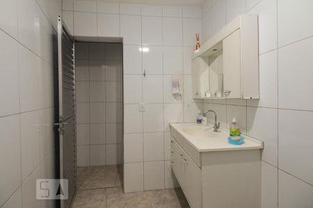Casa à venda com 110m², 2 quartos e 1 vaga Casa à venda com 110m², 2 quartos e 1 vagaBanheiro