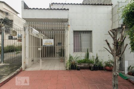 Casa à venda com 110m², 2 quartos e 1 vaga Casa à venda com 110m², 2 quartos e 1 vagaFachada