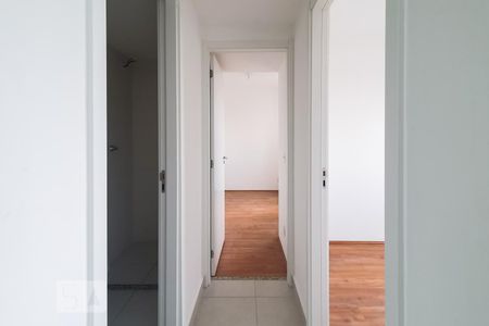 Corredor de apartamento para alugar com 2 quartos, 32m² em Parque Fongaro, São Paulo