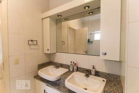 Casa de condomínio para alugar com 154m², 4 quartos e 3 vagas Casa de condomínio para alugar com 154m², 4 quartos e 3 vagasBanheiro do quarto 1