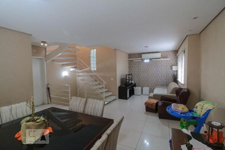Casa de condomínio para alugar com 154m², 4 quartos e 3 vagasSala