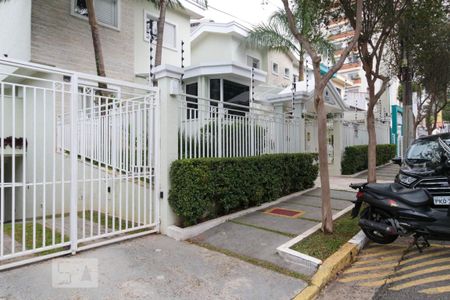Casa de condomínio para alugar com 154m², 4 quartos e 3 vagas Casa de condomínio para alugar com 154m², 4 quartos e 3 vagasFachada do condomínio