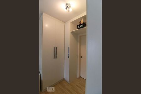 Casa de condomínio para alugar com 154m², 4 quartos e 3 vagas Casa de condomínio para alugar com 154m², 4 quartos e 3 vagasCloset do quarto 1