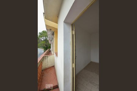 Varanda de casa para alugar com 2 quartos, 70m² em Vila Firmiano Pinto, São Paulo