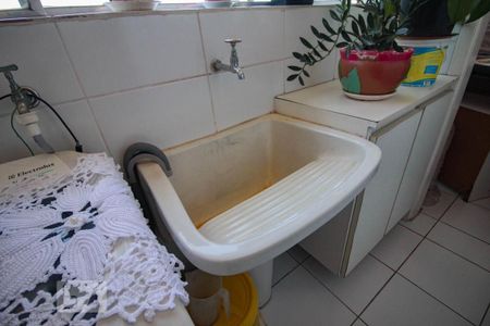 Apartamento para alugar com 76m², 2 quartos e 1 vagaarea de serviço